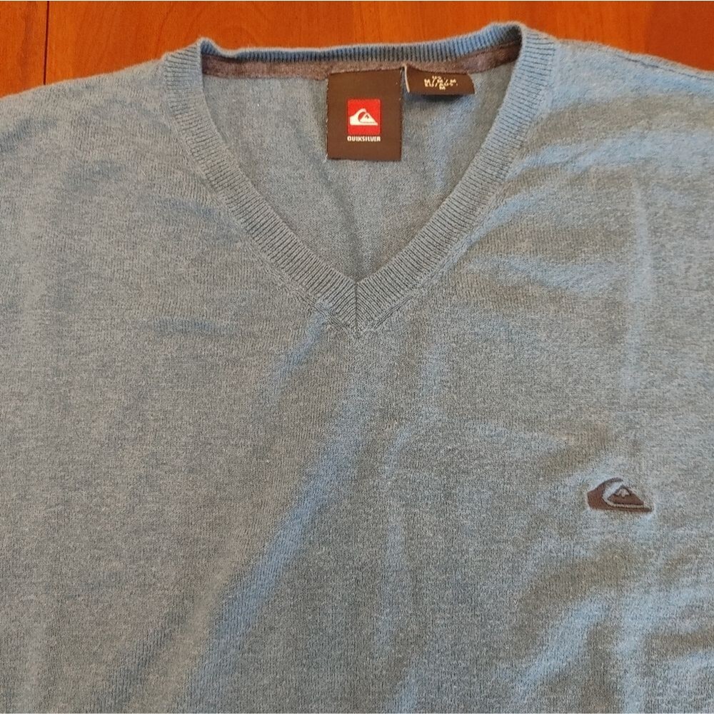 Quiksilver Men's Soft Blue V-Neck Sweater 100% cotton layering Medium US Adult